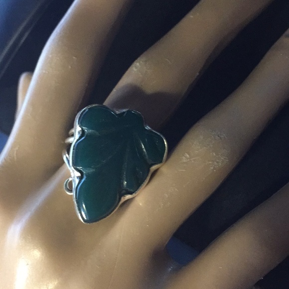 Beautiful carved emerald Agate cut leaf 925 - Picture 2 of 9